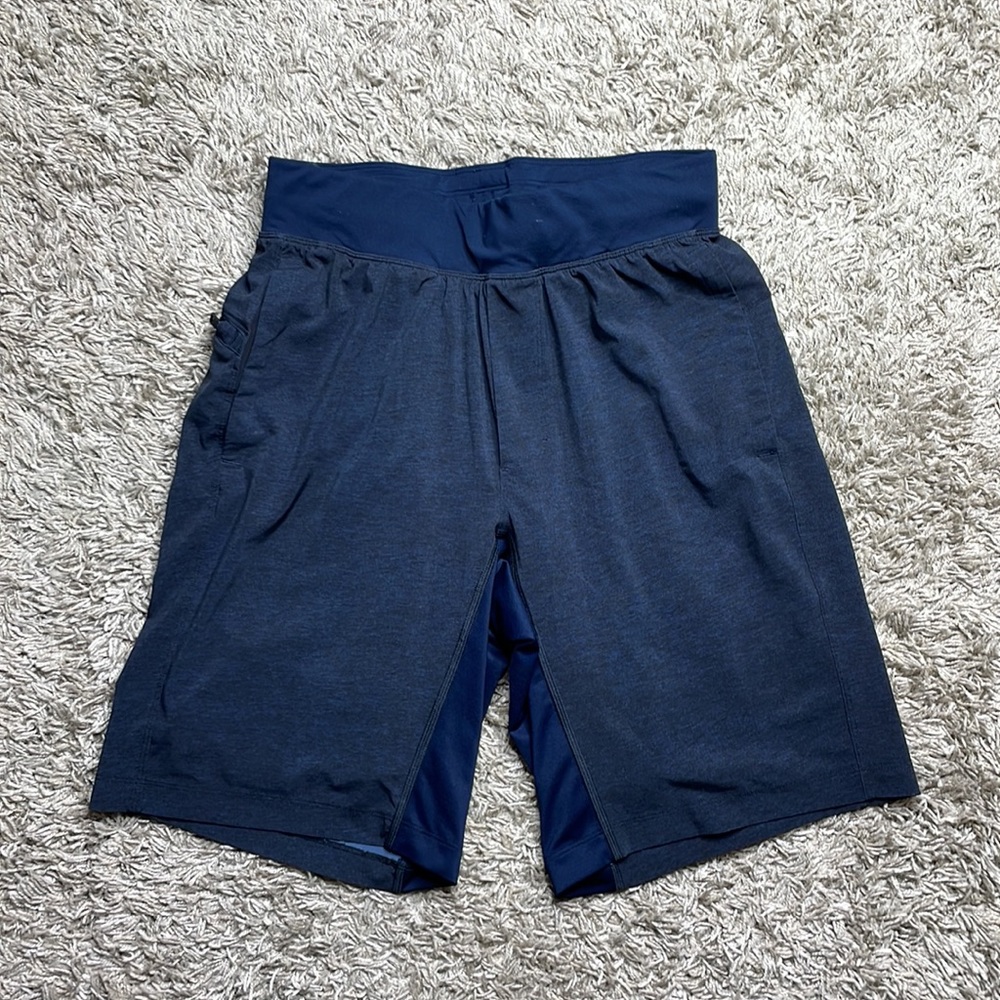 Men Lululemon shorts S/M no size tag dot